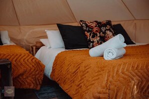 Tent, Shared Bathroom (Bell XL - 1 Futon/Every 2 Occupants) | Free cribs/infant beds - Kampaoh Granada Las Lomas (Guejar Sierra)