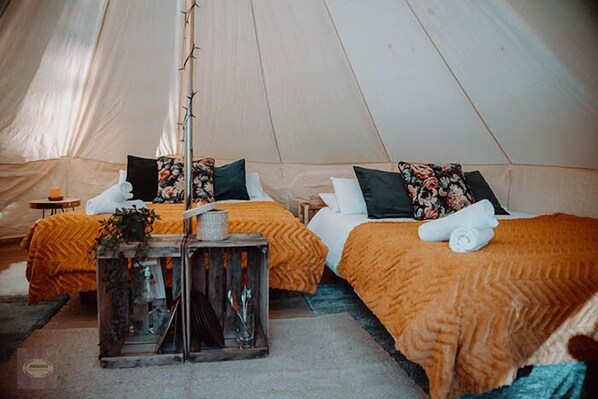 Tent, Shared Bathroom (Bell XL - 1 Futon/Every 2 Occupants) | Free cribs/infant beds - Kampaoh Granada Las Lomas (Guejar Sierra)