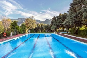 Seasonal outdoor pool