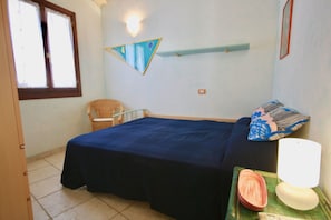 Apartment, 3 Bedrooms | Cribs/infant beds, bed sheets