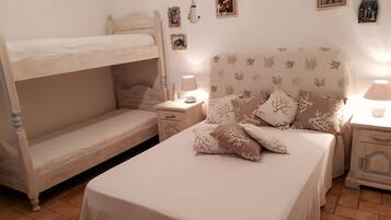Villa | 2 bedrooms, iron/ironing board, cots/infant beds, bed sheets
