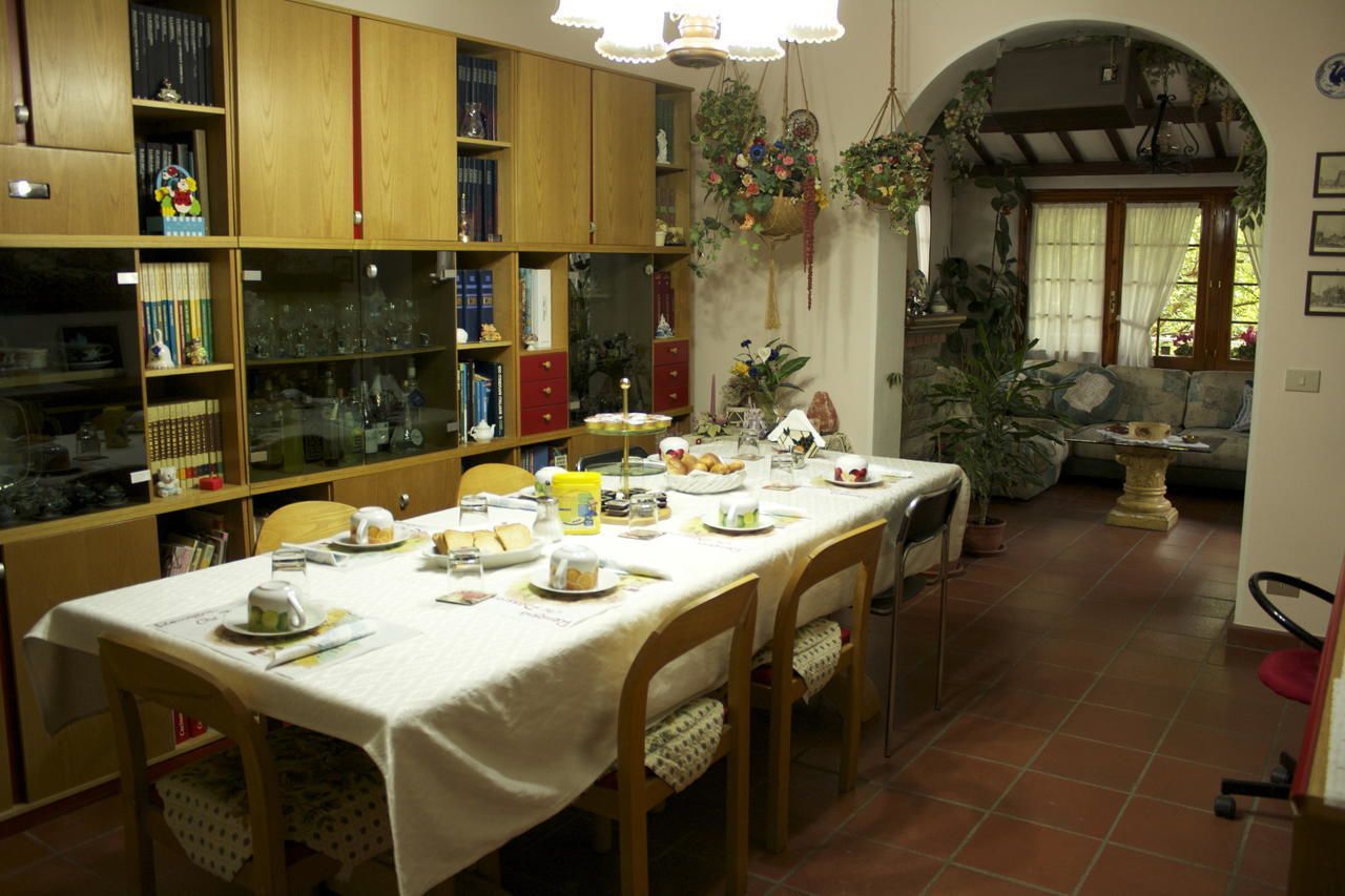 Tägliches Frühstücksbuffet (4 EUR pro Person)