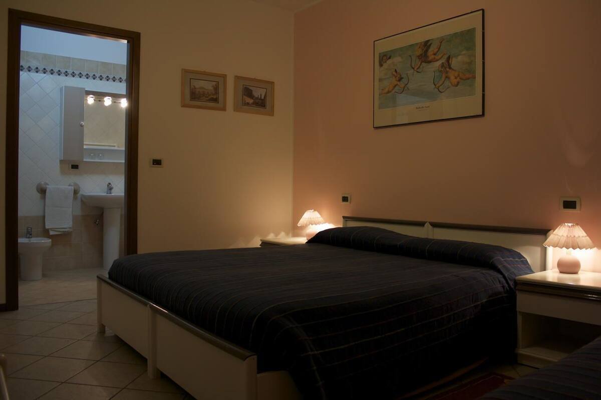 Double or Twin Room, 1 Queen Bed, Non Smoking | Minibar, desk, rollaway beds, free WiFi