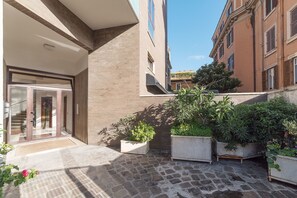 Property entrance - Torlonia Exclusive Penthouse (Rome)
