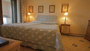 Villa | 3 bedrooms, iron/ironing board, cribs/infant beds, rollaway beds