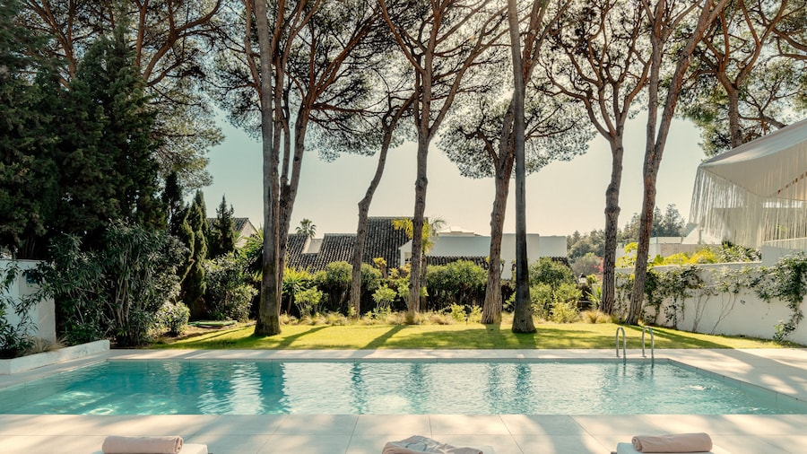 AnfitriĂłn Villas & Suites