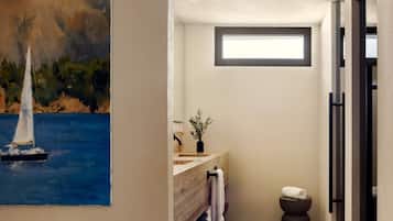 Combined shower/bathtub, deep-soaking bathtub, rainfall showerhead