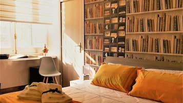 Basic Triple Room | Down duvets, minibar, desk, blackout curtains