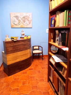 Flat-screen TV - Non ci resta che Napoli (Naples)