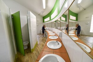 Shower, towels - Kampaoh Isla Cristina Huelva (Isla Cristina)