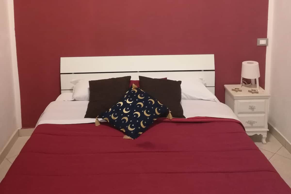 Double Room, Shared Bathroom | Desk, free WiFi, bed sheets