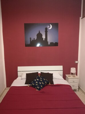 Double Room, Shared Bathroom | Desk, free WiFi, bed sheets - B&B Il Poeta (Palermo)