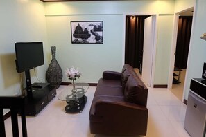 Suites | Free WiFi, bed sheets