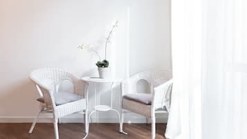 Apartamento, 2 quartos, vista para a cidade | 2 quartos, individualmente decorados, individualmente mobiliados