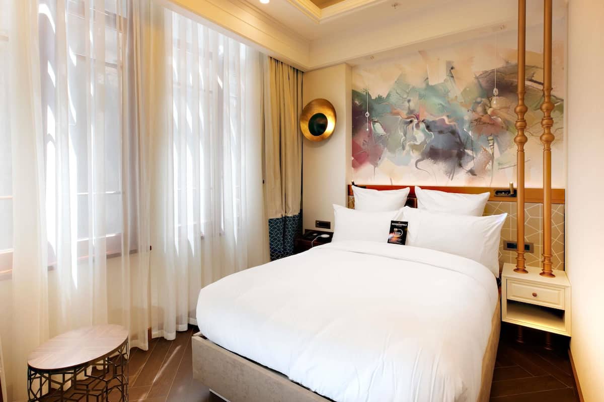 Minibar, in-room safe, desk, laptop workspace