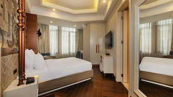 Deluxe-Zimmer, 1 King-Bett | Minibar, Zimmersafe, Schreibtisch, laptopgeeigneter Arbeitsplatz