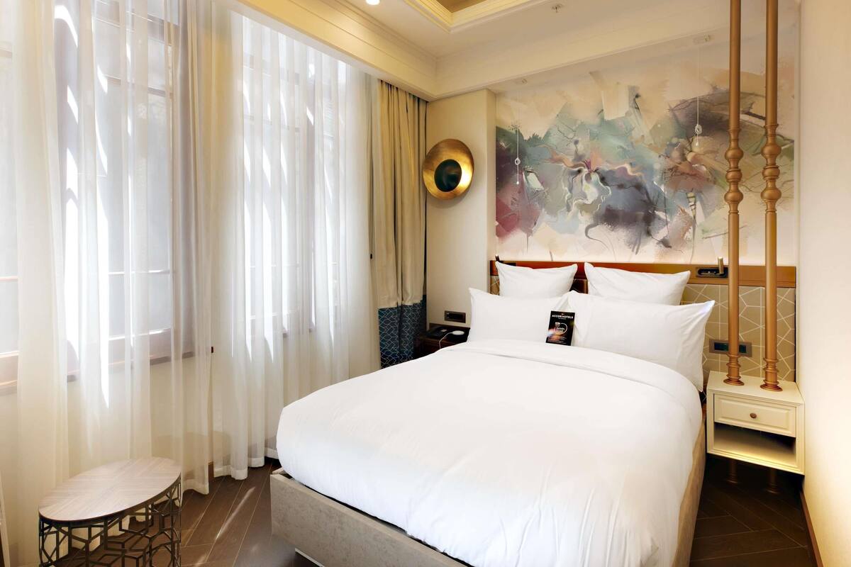 Premium bedding, Select Comfort beds, minibar, in-room safe