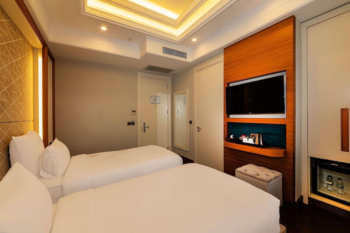 Superior Room, 2 Twin Beds | Minibar, in-room safe, desk, laptop workspace