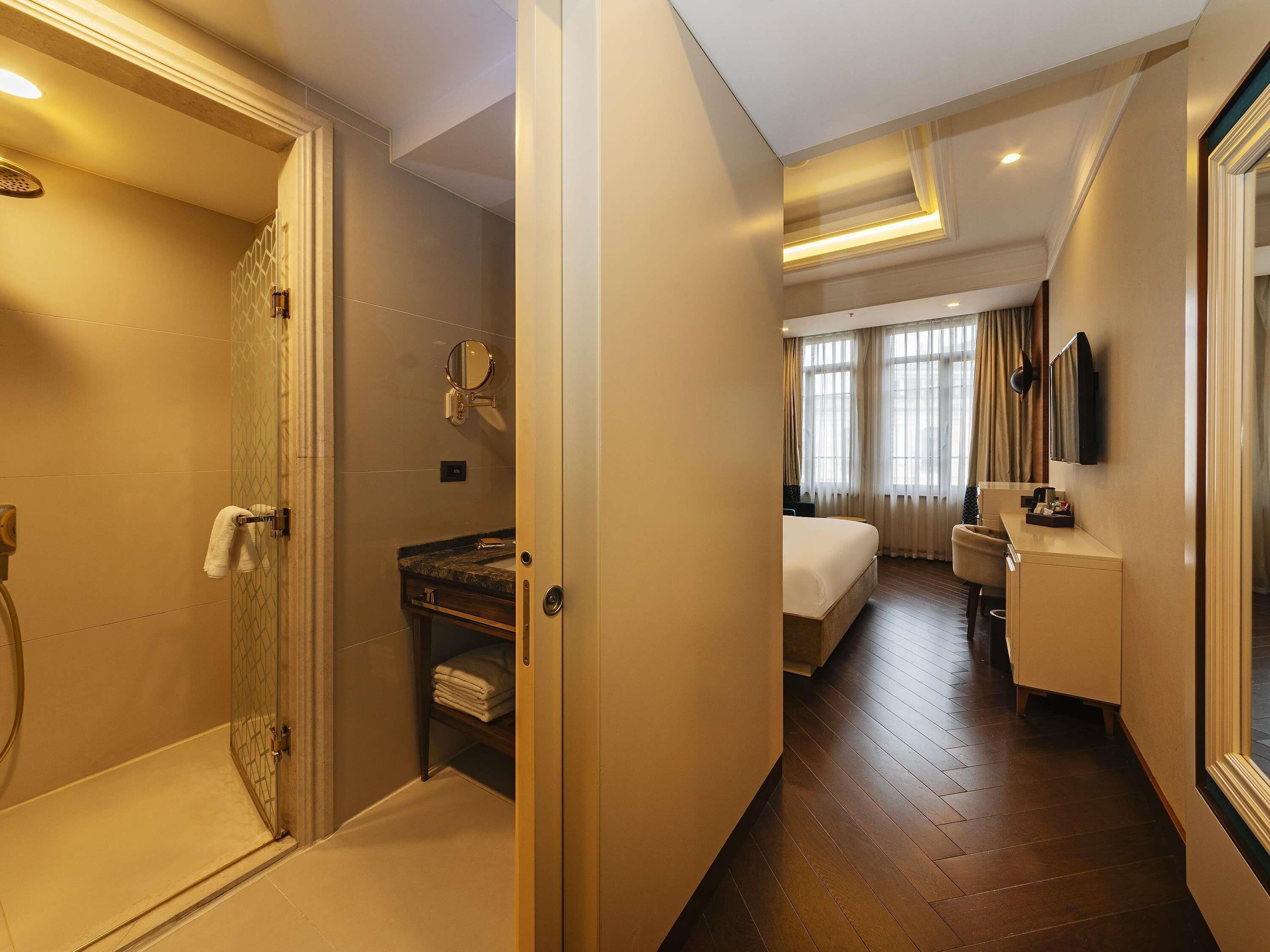 Minibar, in-room safe, desk, laptop workspace