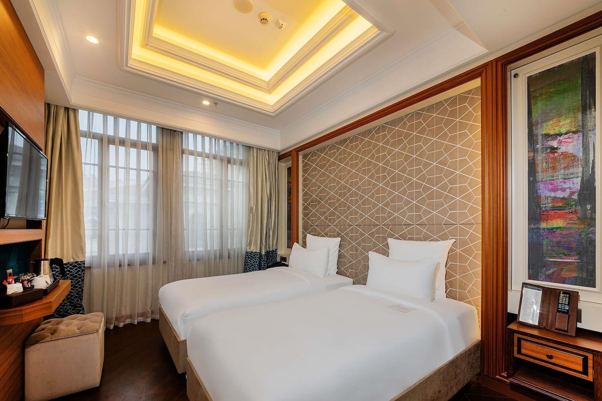 Minibar, in-room safe, desk, laptop workspace