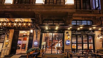 المنشأة من الخارج