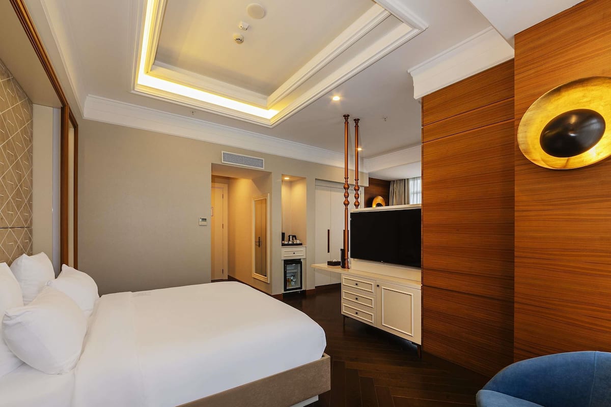 Familien-Suite, 2Â Doppelbetten | Minibar, Zimmersafe, Schreibtisch, laptopgeeigneter Arbeitsplatz