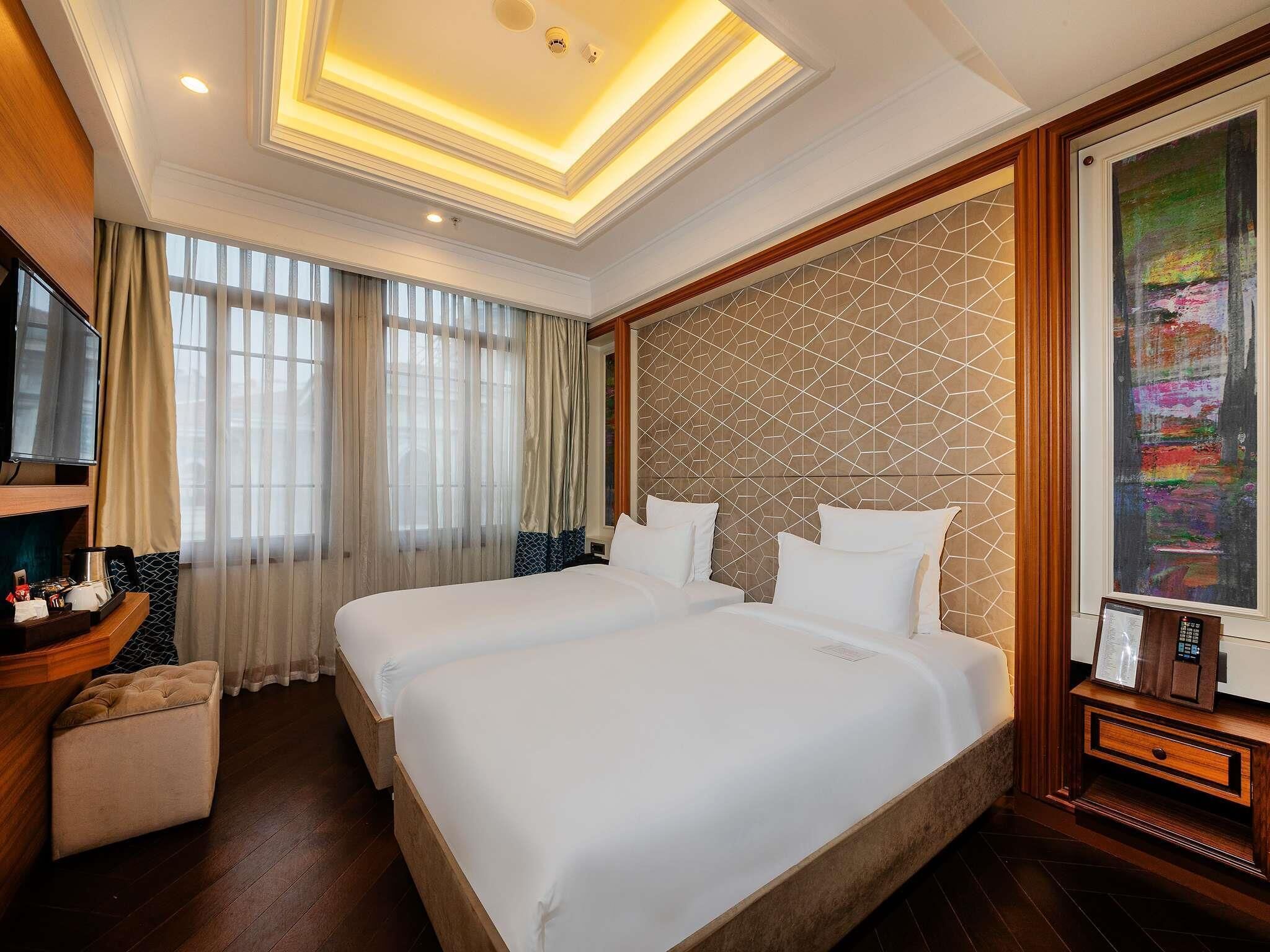 Superior Room, 2 Twin Beds | Minibar, in-room safe, desk, laptop workspace