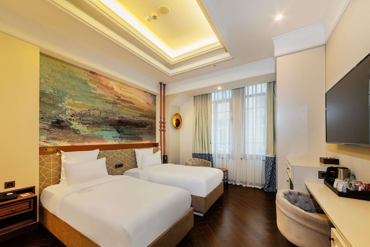 Minibar, in-room safe, desk, laptop workspace