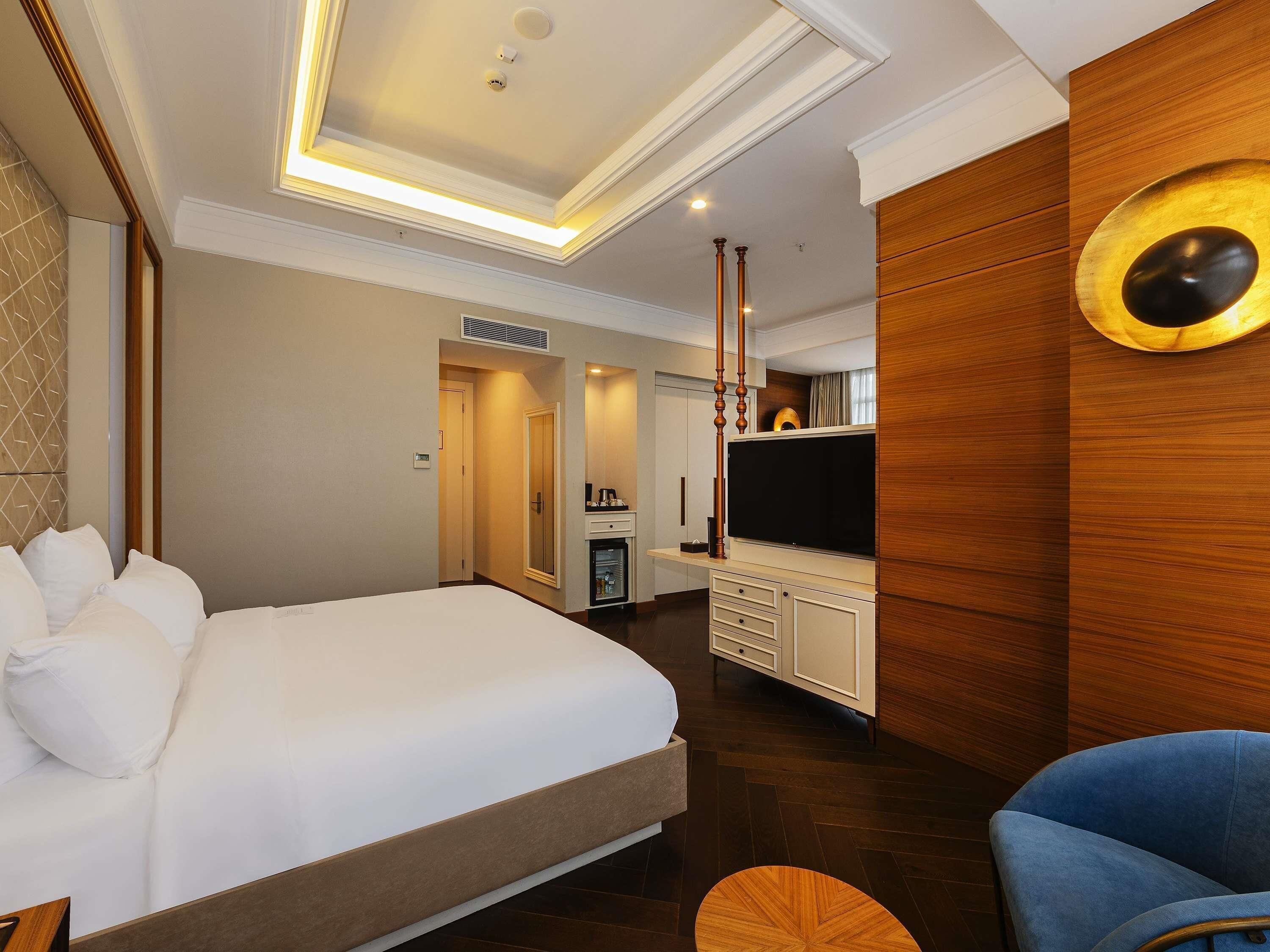 Familien-Suite, 2 Doppelbetten | Minibar, Zimmersafe, Schreibtisch, laptopgeeigneter Arbeitsplatz
