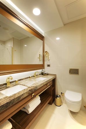 Suite Junior, 1 letto matrimoniale | Bagno | Doccia, articoli per l'igiene personale ecosostenibili, asciugacapelli
