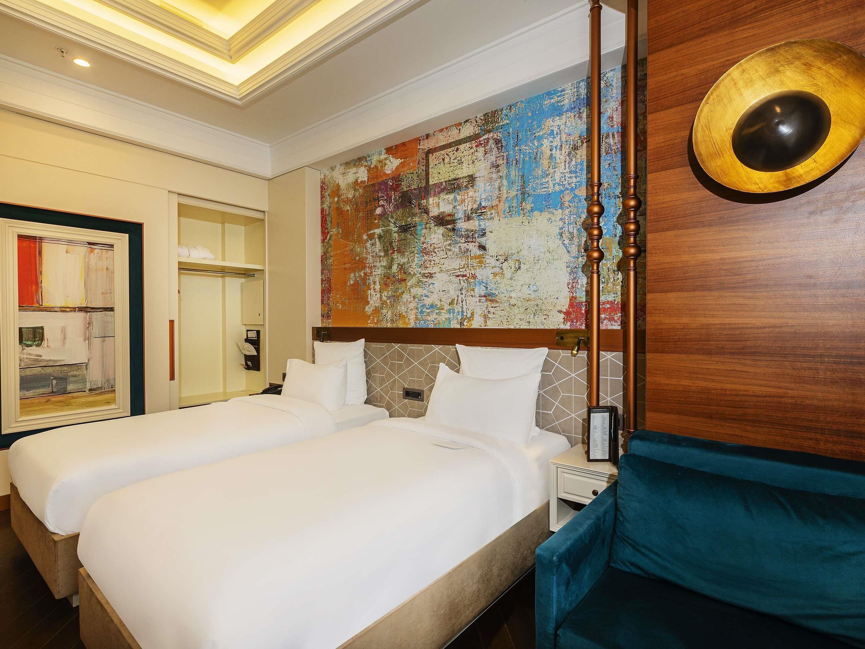 Minibar, in-room safe, desk, laptop workspace