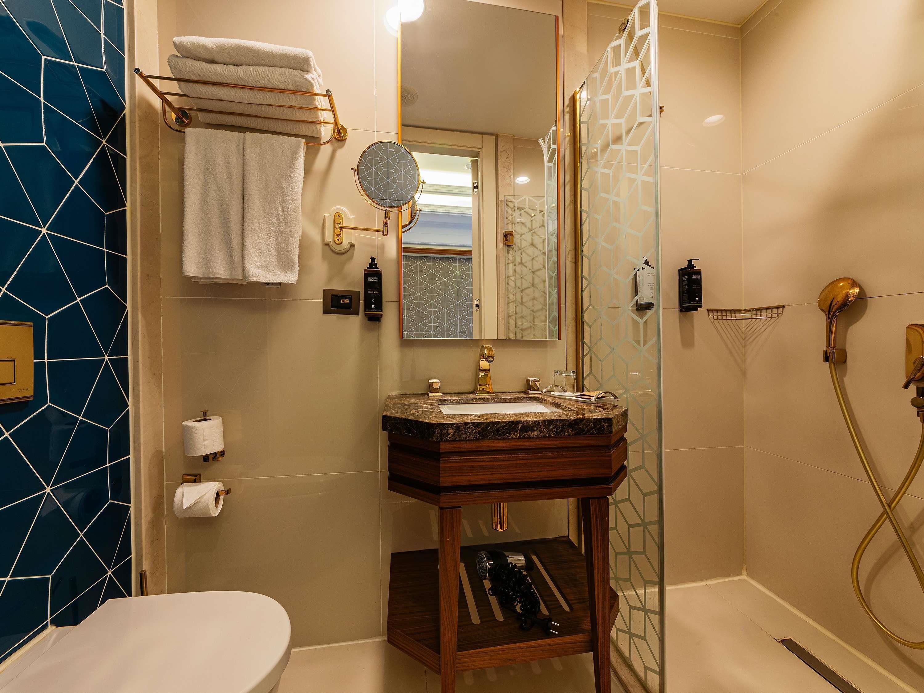 Kamar Superior, 2 Tempat Tidur Twin | Minibar, brankas, meja kerja, dan ruang kerja ramah laptop