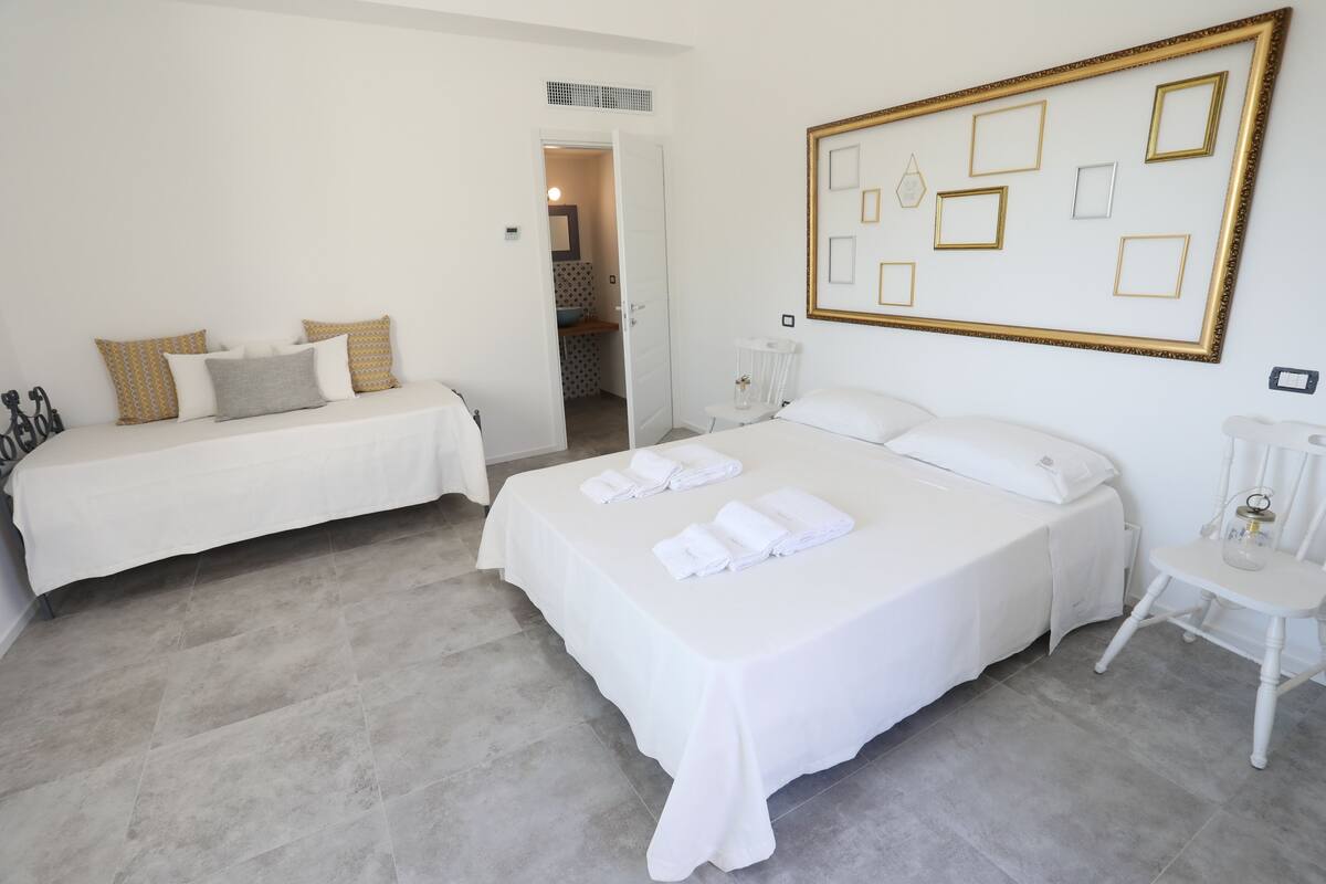 Double Room (Camera dell'Arazzo) | Premium bedding, minibar, desk, soundproofing
