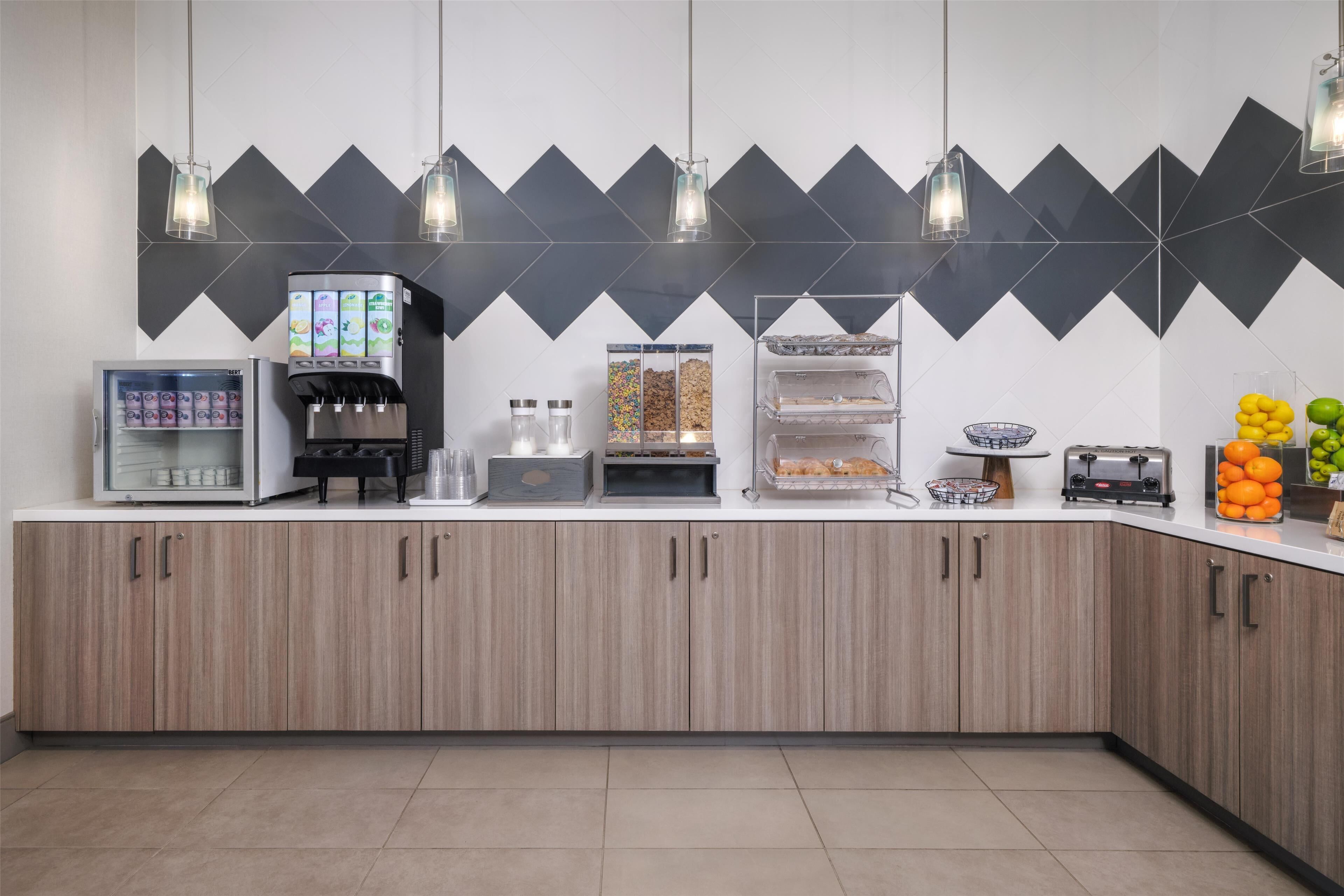 Cooked-to-order breakfast for a fee on weekdays