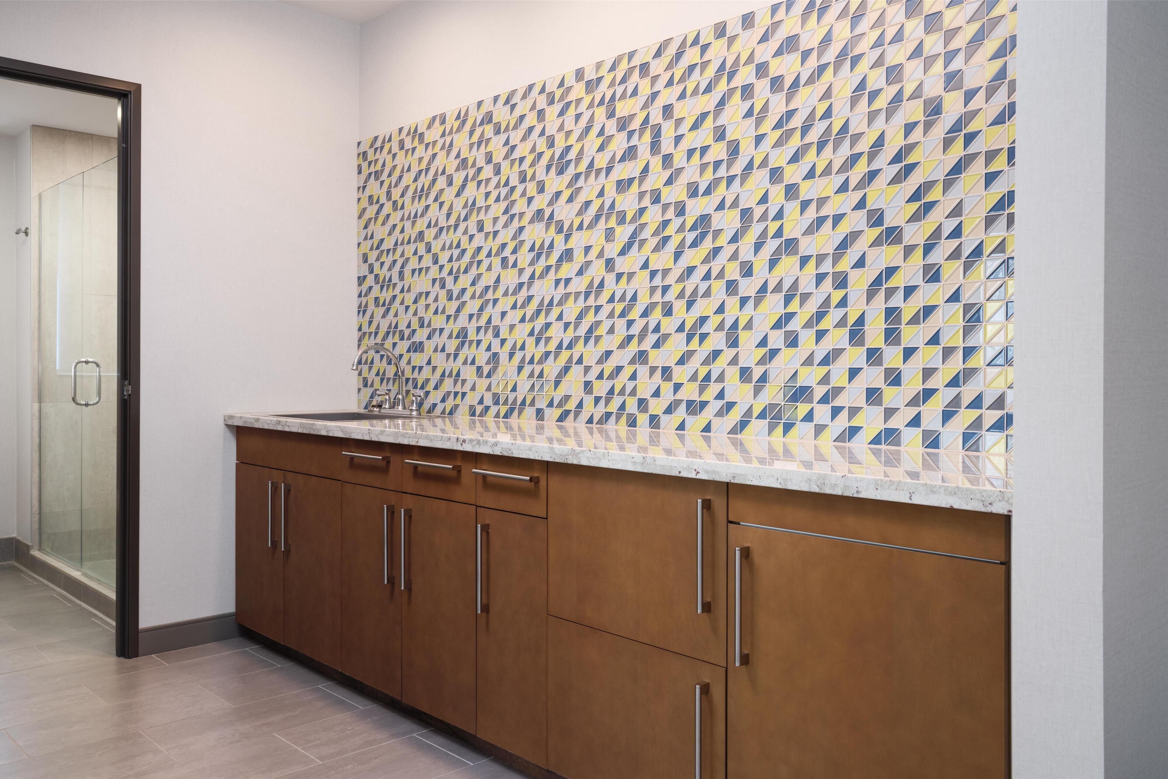 suite, 1 king bed, non smoking, refrigerator & microwave (shower only;with sofabed) | 1 bedroom, in-room safe, desk, blackout curtains