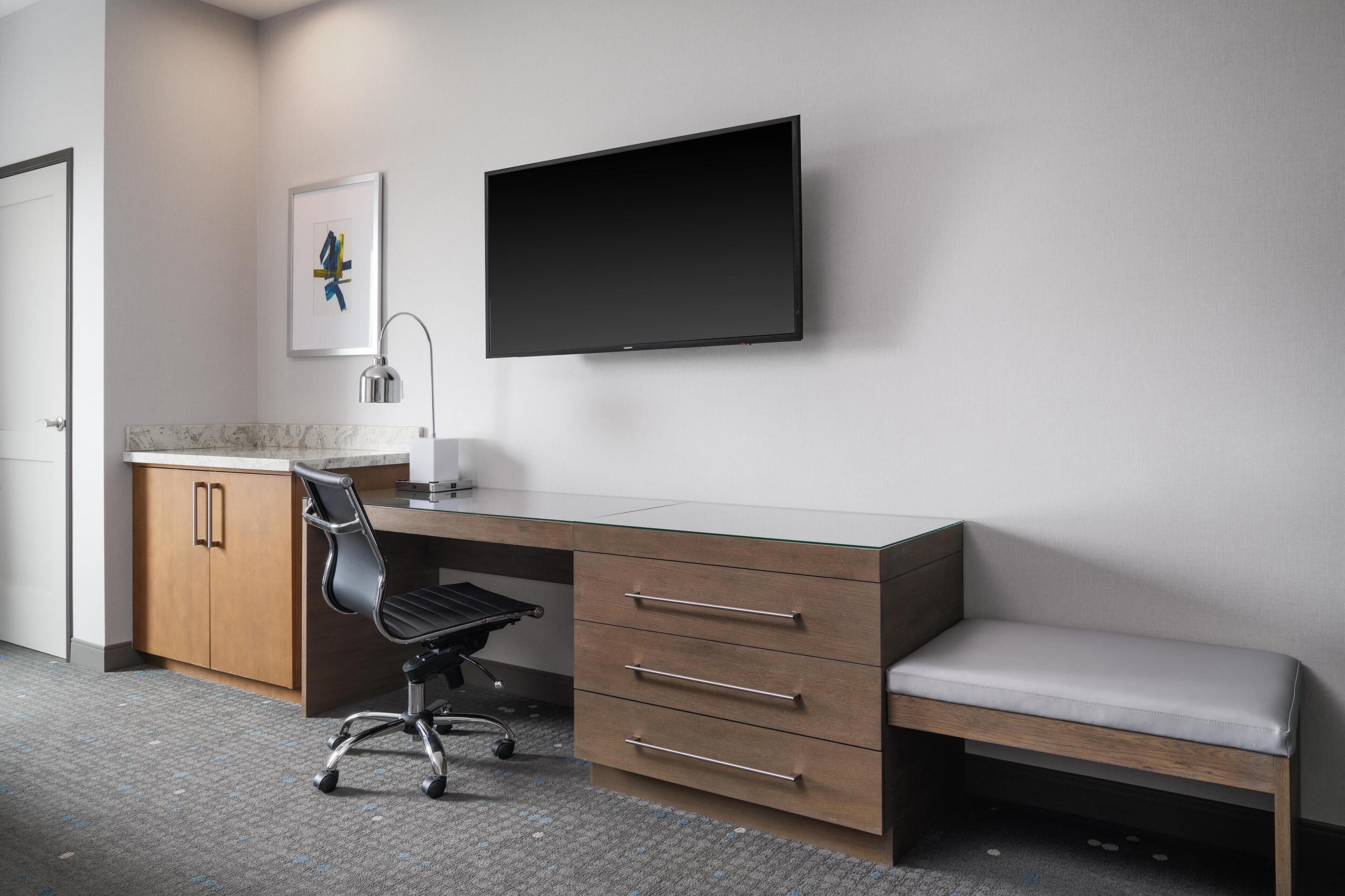 1 bedroom, in-room safe, desk, blackout curtains