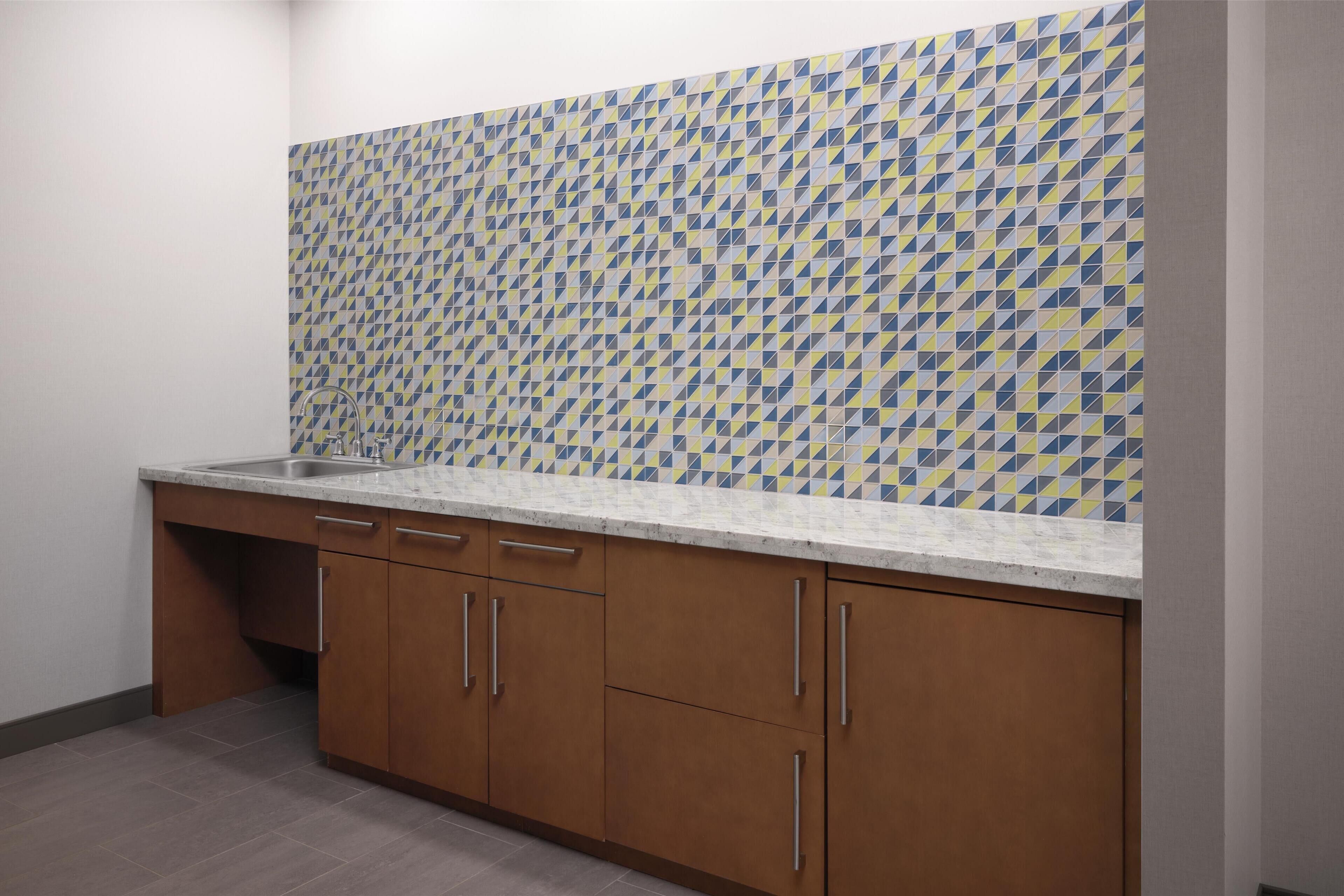 suite, 1 king bed, accessible, non smoking | 1 bedroom, in-room safe, desk, blackout curtains