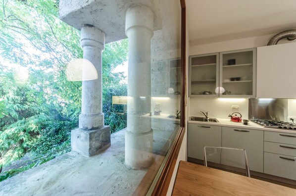 Comfort-Apartment, 1 Queen-Bett und Schlafsofa, Nichtraucher, Gartenblick | Blick auf den Garten