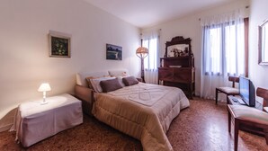 Comfort Apartment, 1 Queen Bed with Sofa bed, Non Smoking, Garden View | Living room - Cappello Dei Tiepolo (Venice)