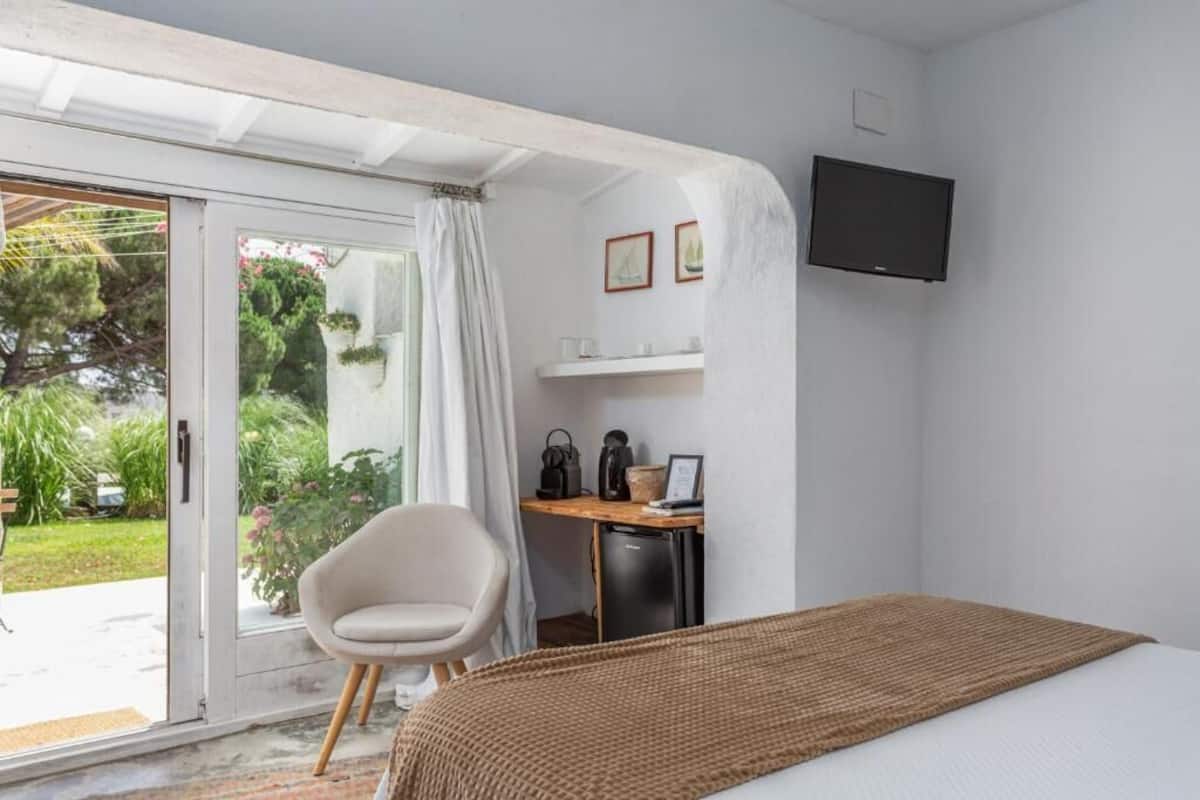 Comfort Room | 1 bedroom, minibar, individually decorated, blackout curtains