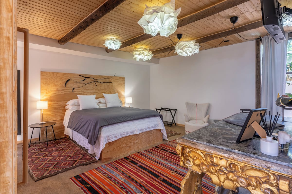 Design Room | Minibar, individually decorated, blackout drapes, free WiFi