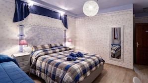 Triple Room - La Locanda Del Sorriso B&B (San Quirico d'Orcia)