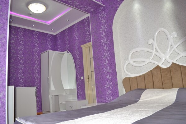 Free WiFi, bed sheets