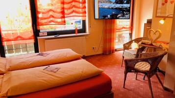 Kamar Double Comfort, pemandangan gunung | Minibar, brankas, meja kerja, dan kedap suara