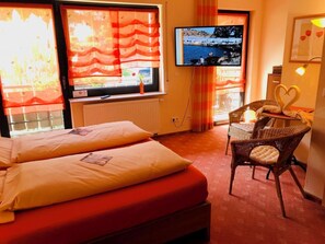 Comfort Double Room, Mountain View | Minibar, in-room safe, desk, soundproofing - Café & Pension Meine Sonne ... Sole Mio (Bad Sooden-Allendorf)