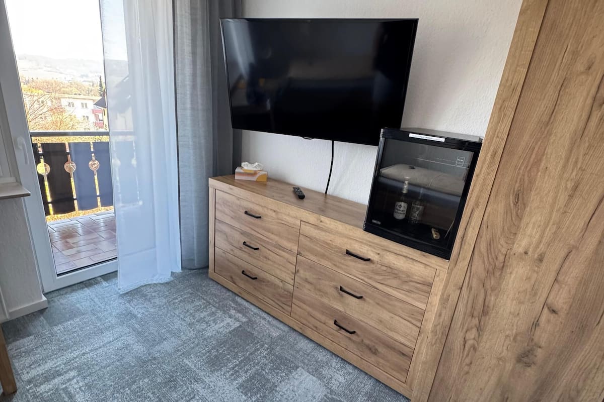 Comfort-Einzelzimmer, Talblick | Minibar, Zimmersafe, Schreibtisch, schallisolierte Zimmer