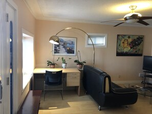 Reception - Cozy Bedrooms Guest House (Vancouver)