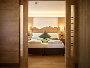 Minibar, individually decorated, individually furnished - Family & Wellness Hotel Shandranj (Tesero)