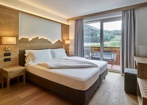 Minibar, individually decorated, individually furnished - Family & Wellness Hotel Shandranj (Tesero)