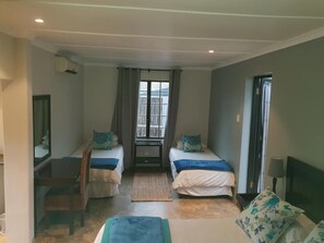 Free WiFi, bed sheets - Nunuburd Lodge (Durban)